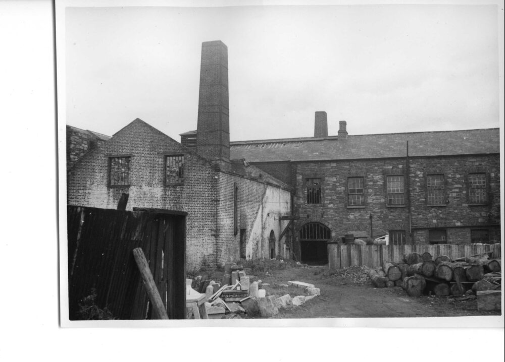 P 32 070