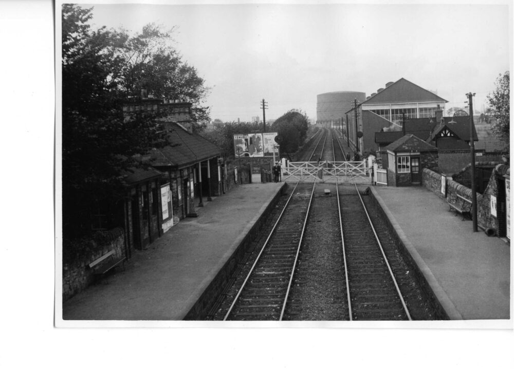 P 32 098