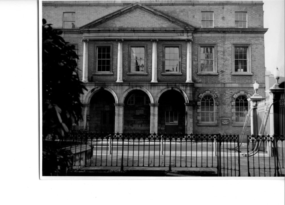 P 33 022